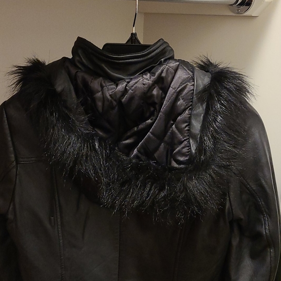 Insulated Leather Jacket with faux fur hood - Picture 3 of 4